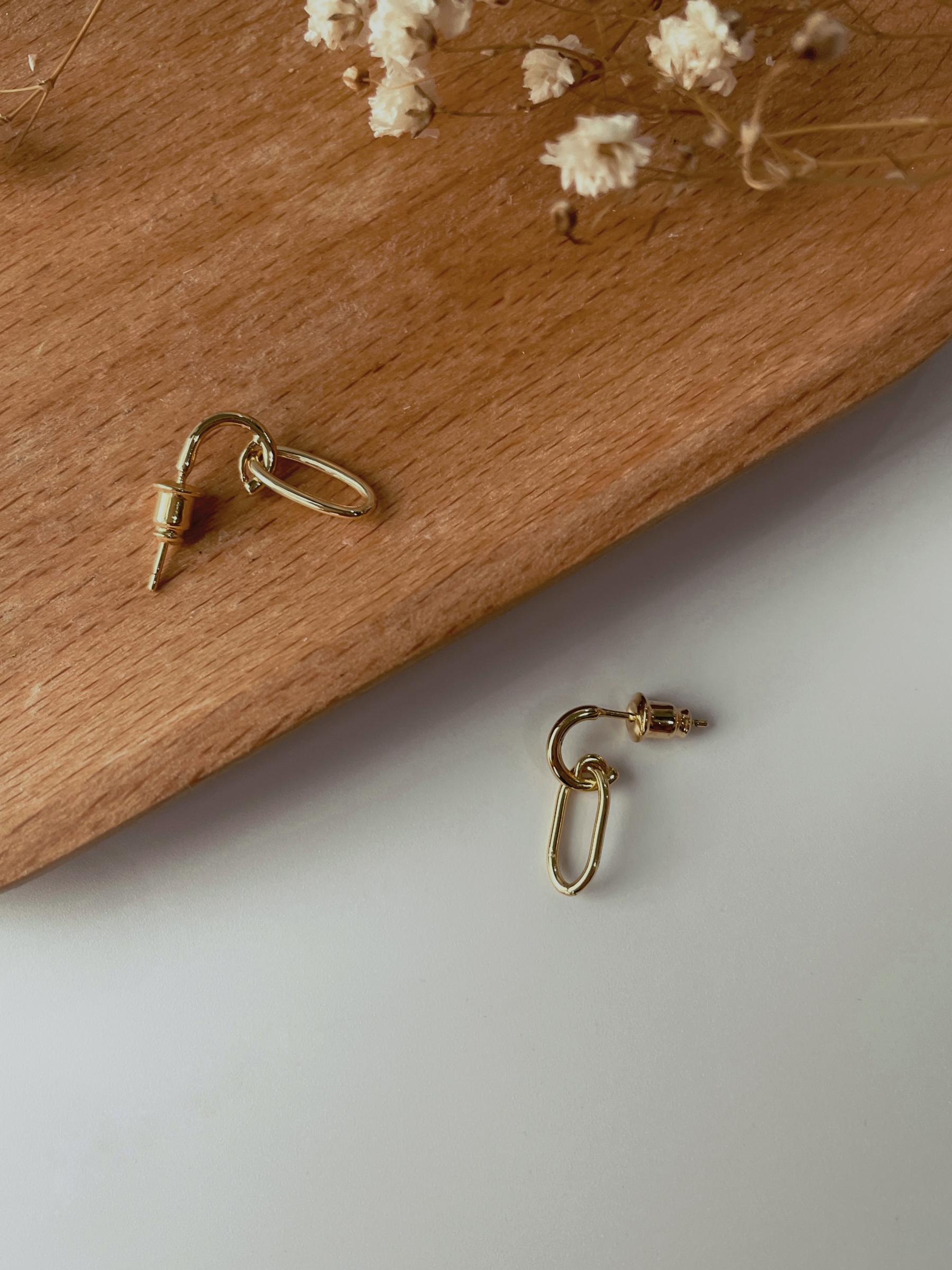 Hae-Eun Oval Hoop Earrings-The Black Bow-