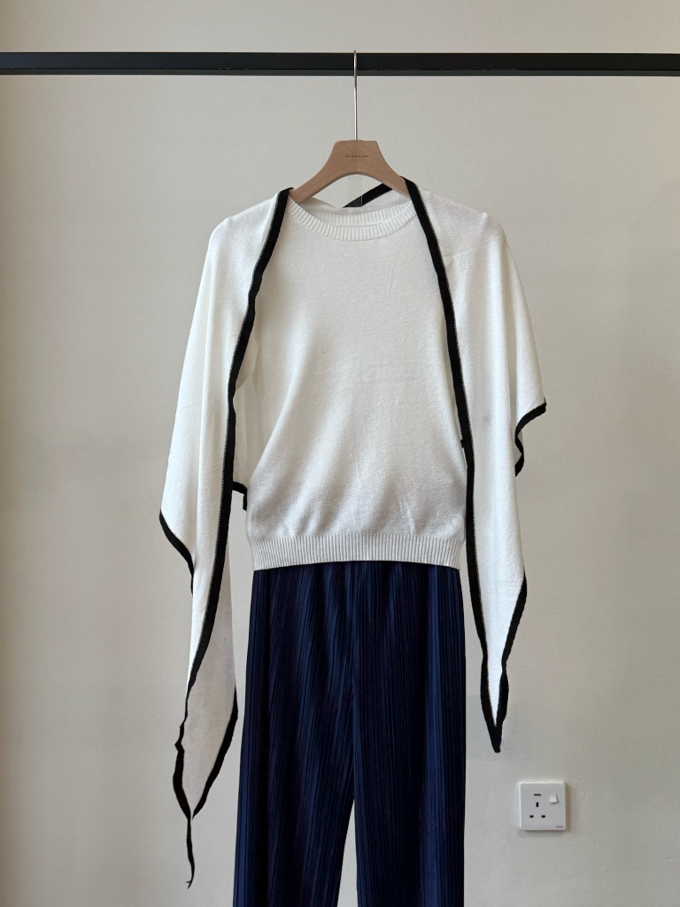 Laya Pleated Flowy Pants (Discounted-Free size)