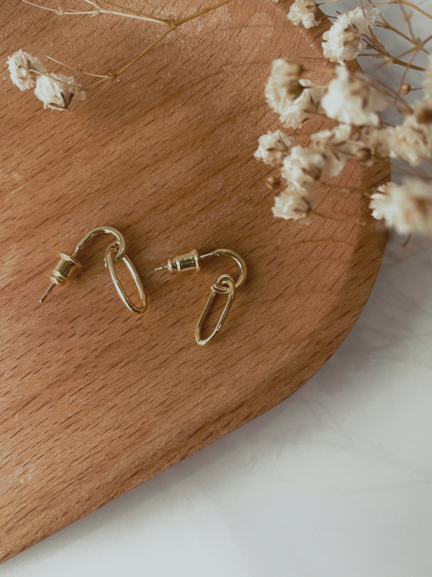 Hae-Eun Oval Hoop Earrings-The Black Bow-