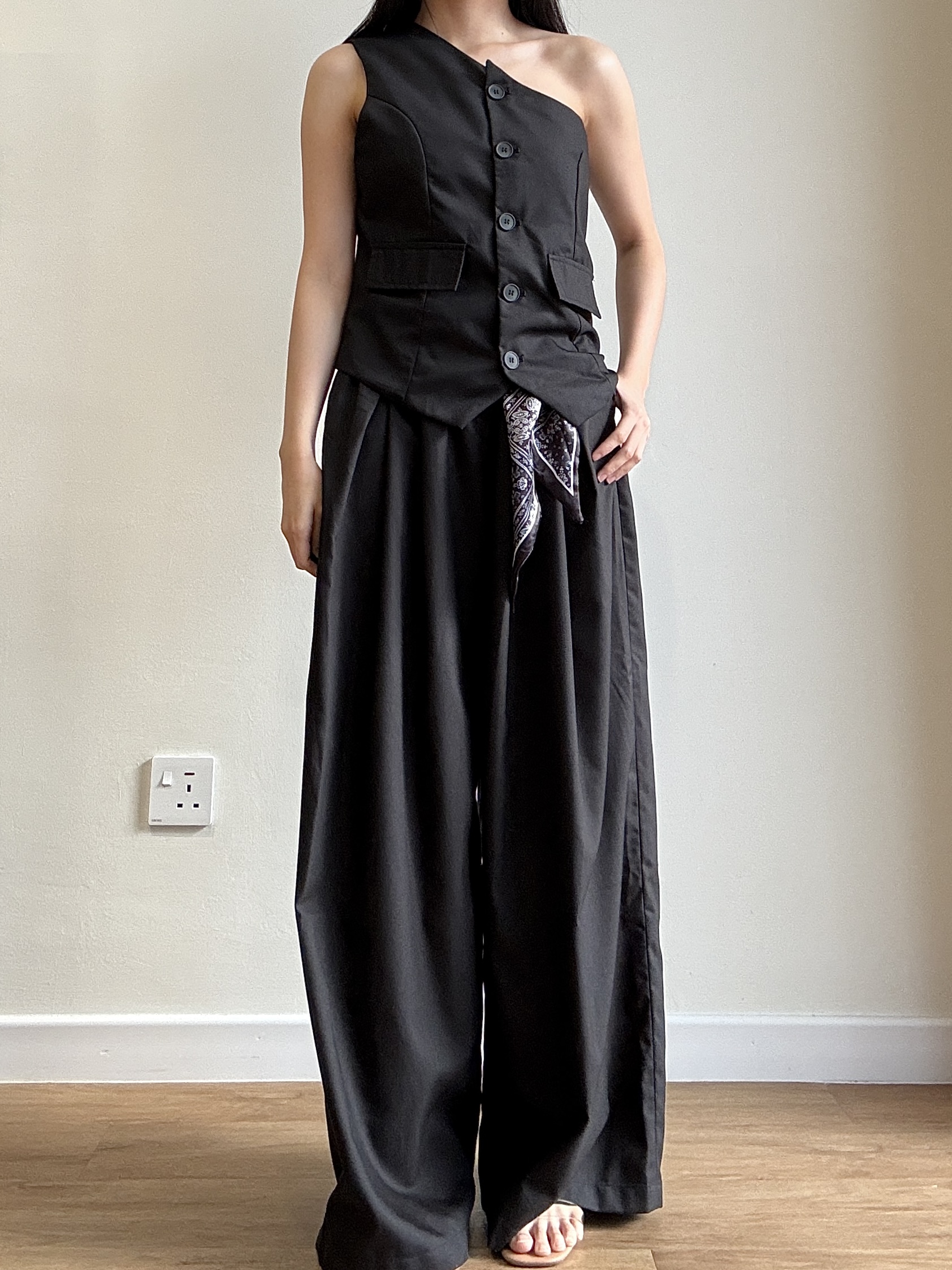 Levi One Shoulder Vest (Discounted-M & L Size)