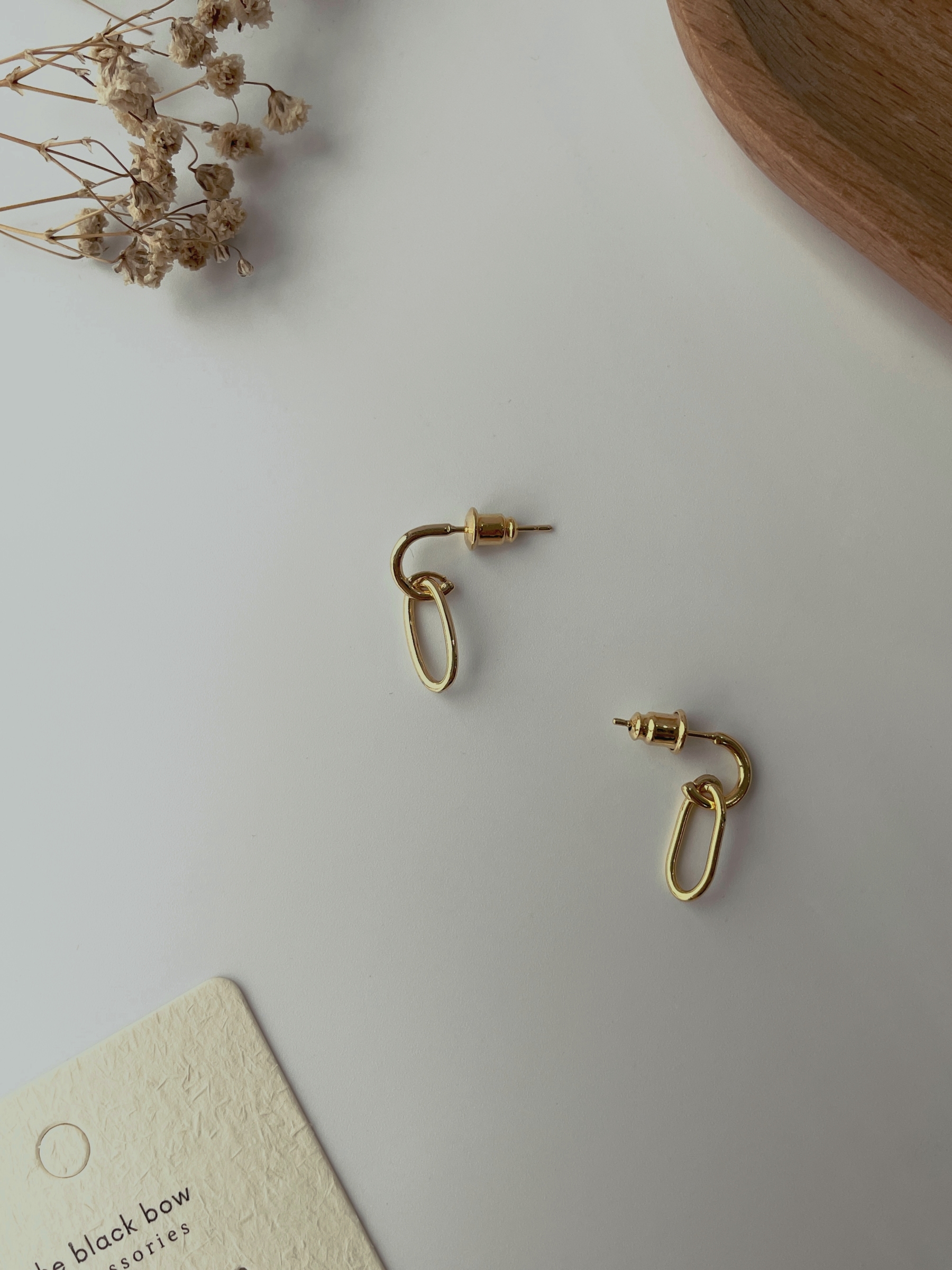 Hae-Eun Oval Hoop Earrings-The Black Bow-