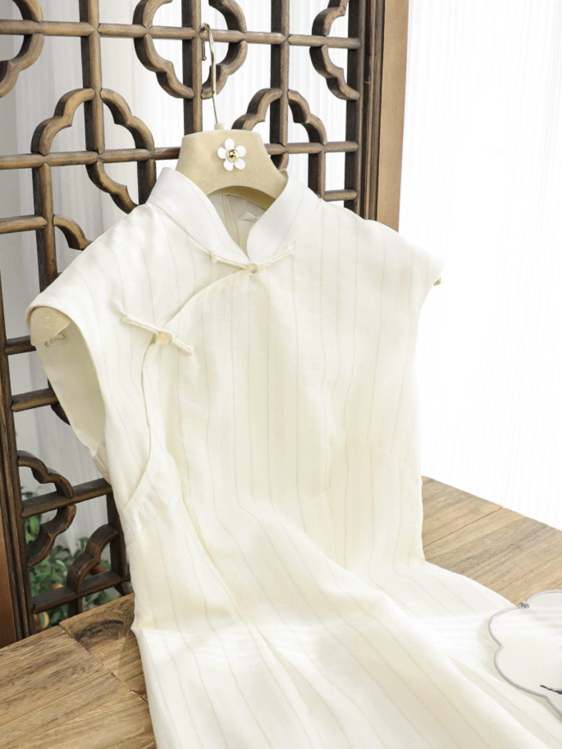 Shuang Yu Stripe Cheongsam