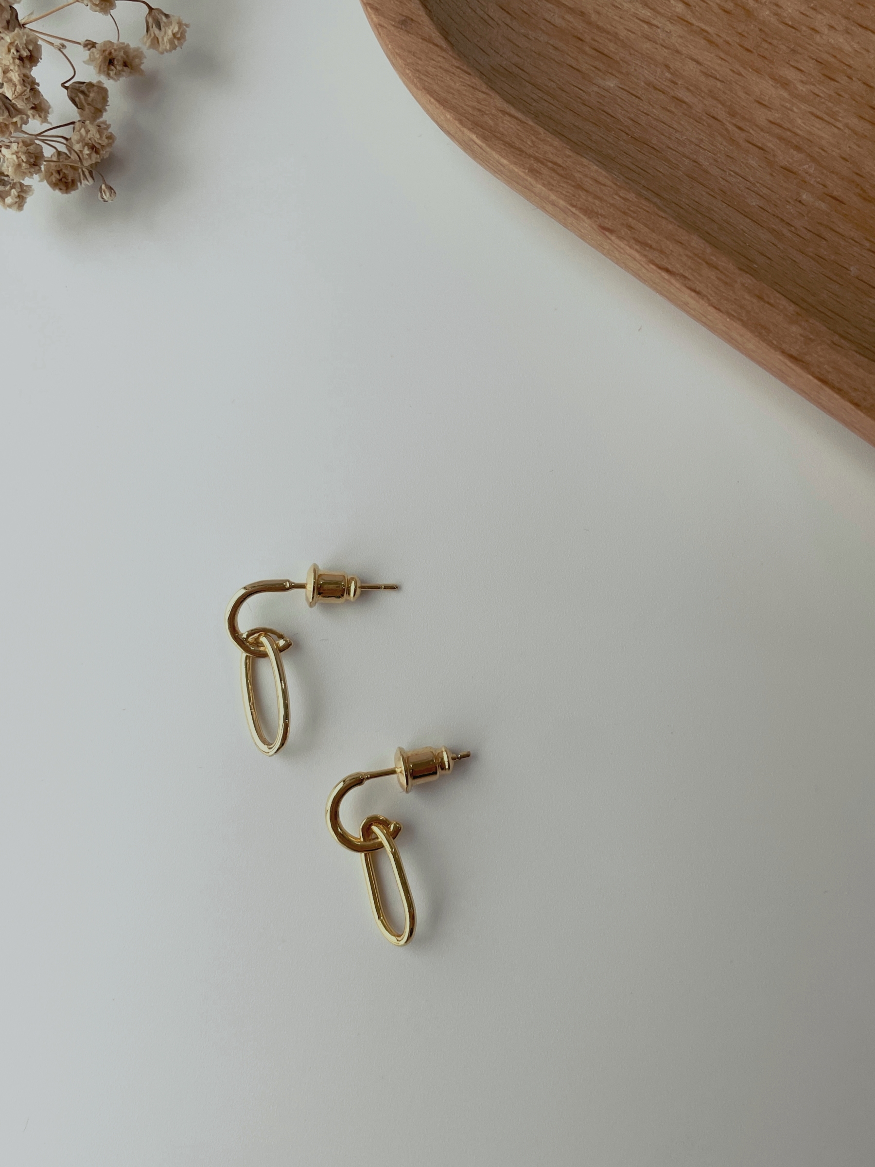 Hae-Eun Oval Hoop Earrings-The Black Bow-