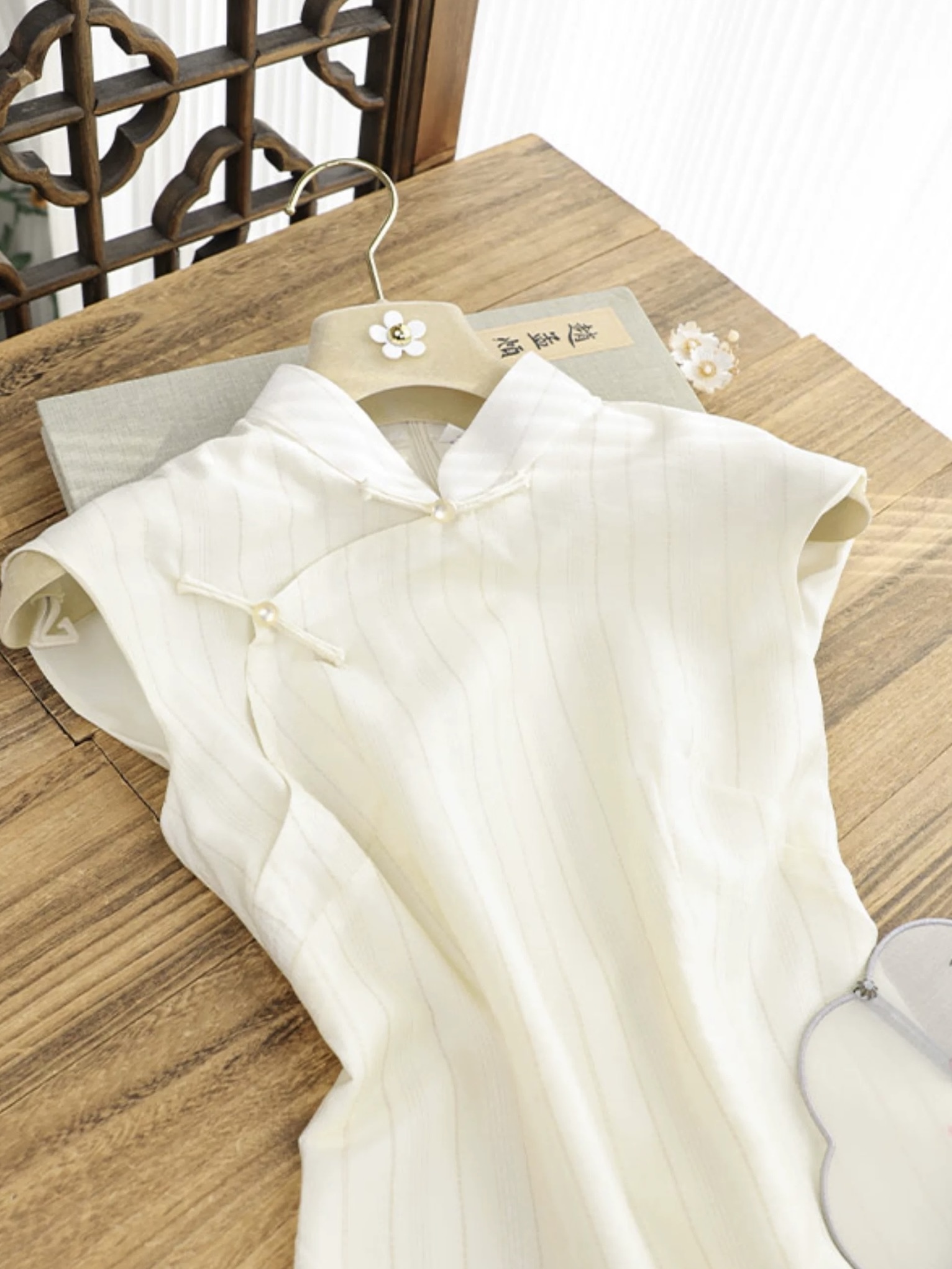 Shuang Yu Stripe Cheongsam