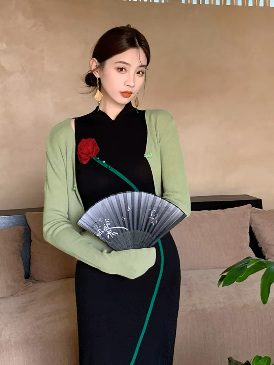 Yun Ye One Rose Knit Cheongsam-The Black Bow-