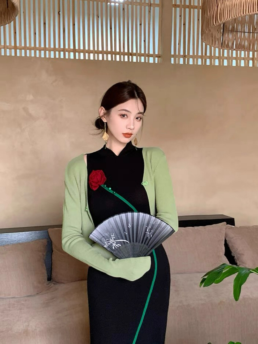 Yun Ye One Rose Knit Cheongsam-The Black Bow-