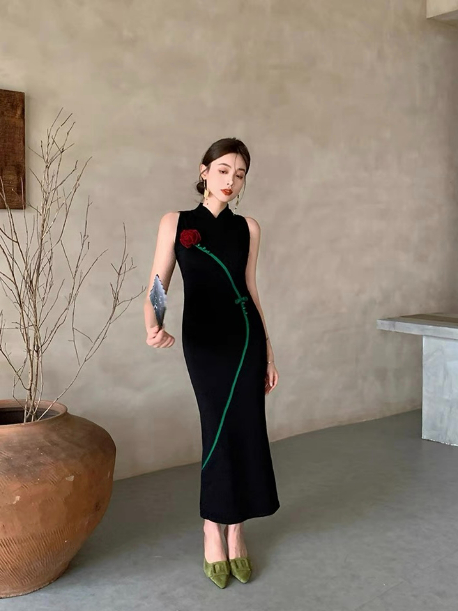 Yun Ye One Rose Knit Cheongsam-The Black Bow-