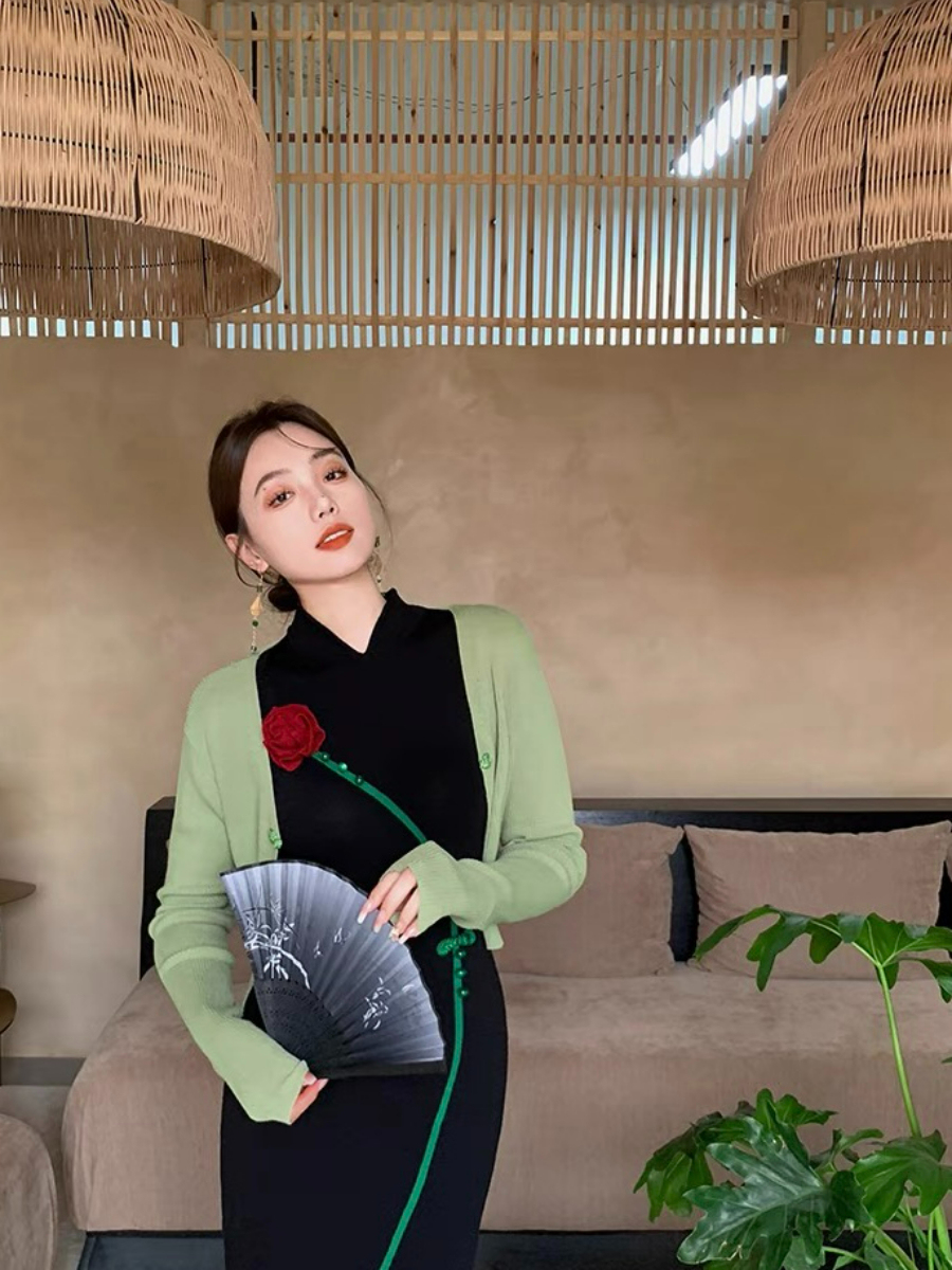 Yun Ye One Rose Knit Cheongsam-The Black Bow-