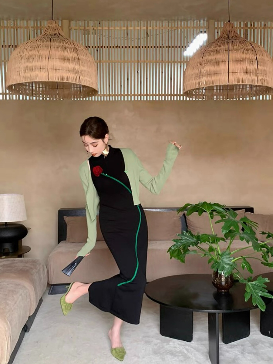 Yun Ye One Rose Knit Cheongsam-The Black Bow-