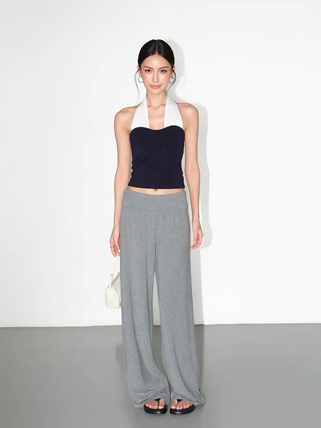 Vaeh Contrast Halter Sweetheart Knit Top