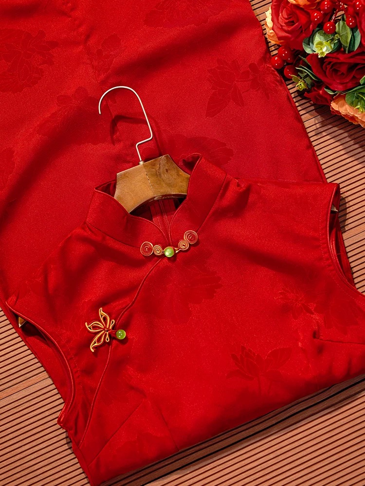 Lu Bo Sleeveless Cheongsam