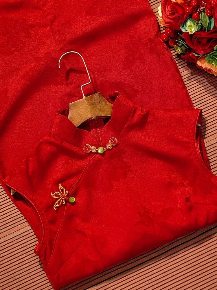 Lu Bo Sleeveless Cheongsam