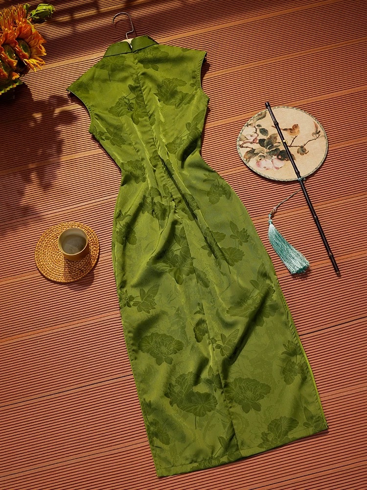 Lu Lv Sleeveless Cheongsam