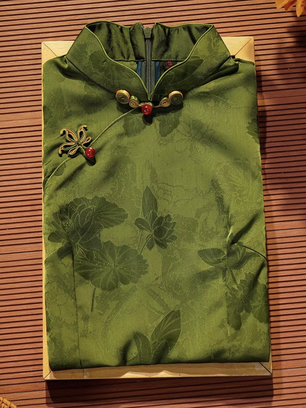 Lu Lv Sleeveless Cheongsam