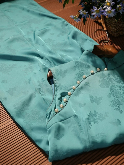 Lu Hu Sleeveless Cheongsam