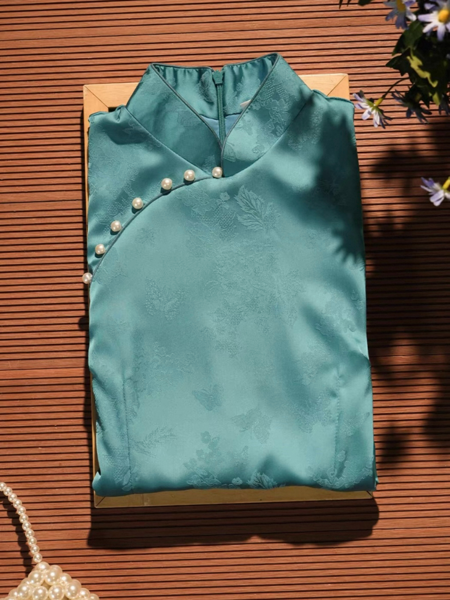 Lu Hu Sleeveless Cheongsam