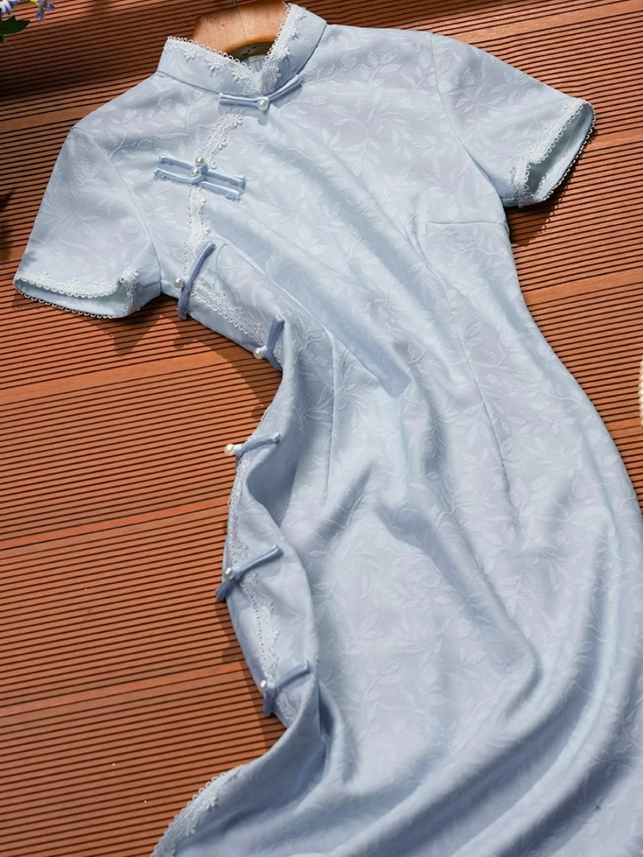 Lu Bing Straight Cut Cheongsam