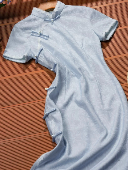 Lu Bing Straight Cut Cheongsam