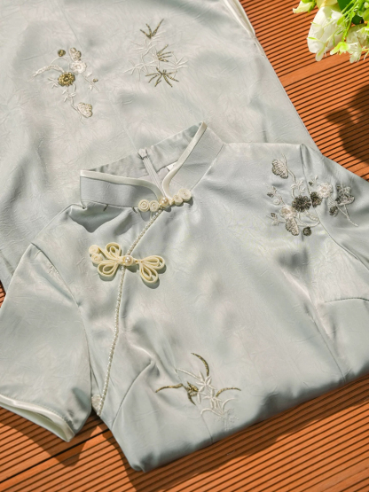 Lu Chan Short Sleeve Embroided Cheongsam