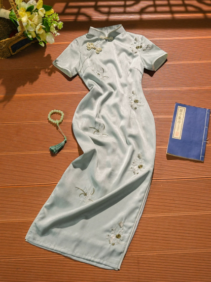 Lu Chan Short Sleeve Embroided Cheongsam