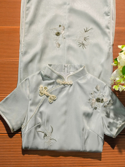 Lu Chan Short Sleeve Embroided Cheongsam