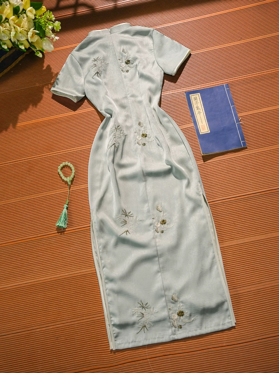 Lu Chan Short Sleeve Embroided Cheongsam