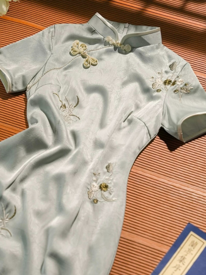 Lu Chan Short Sleeve Embroided Cheongsam