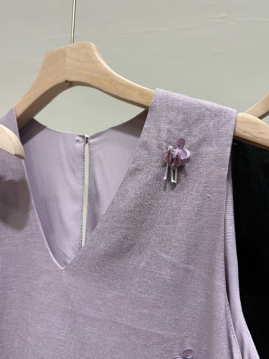 Charm Sequin Floral V-Neck Shift Dress (DR110)