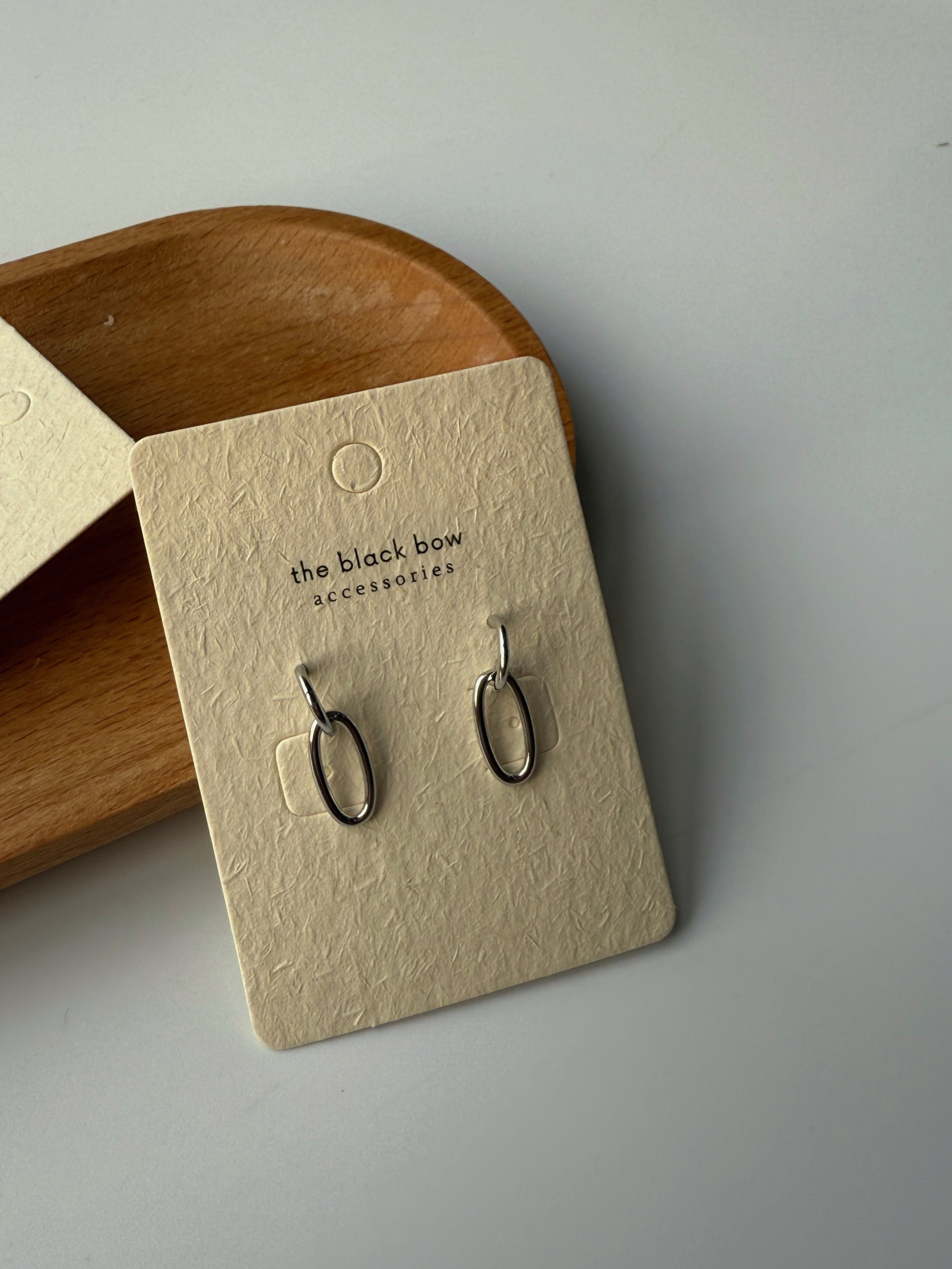 Hae-Eun Oval Hoop Earrings-The Black Bow-