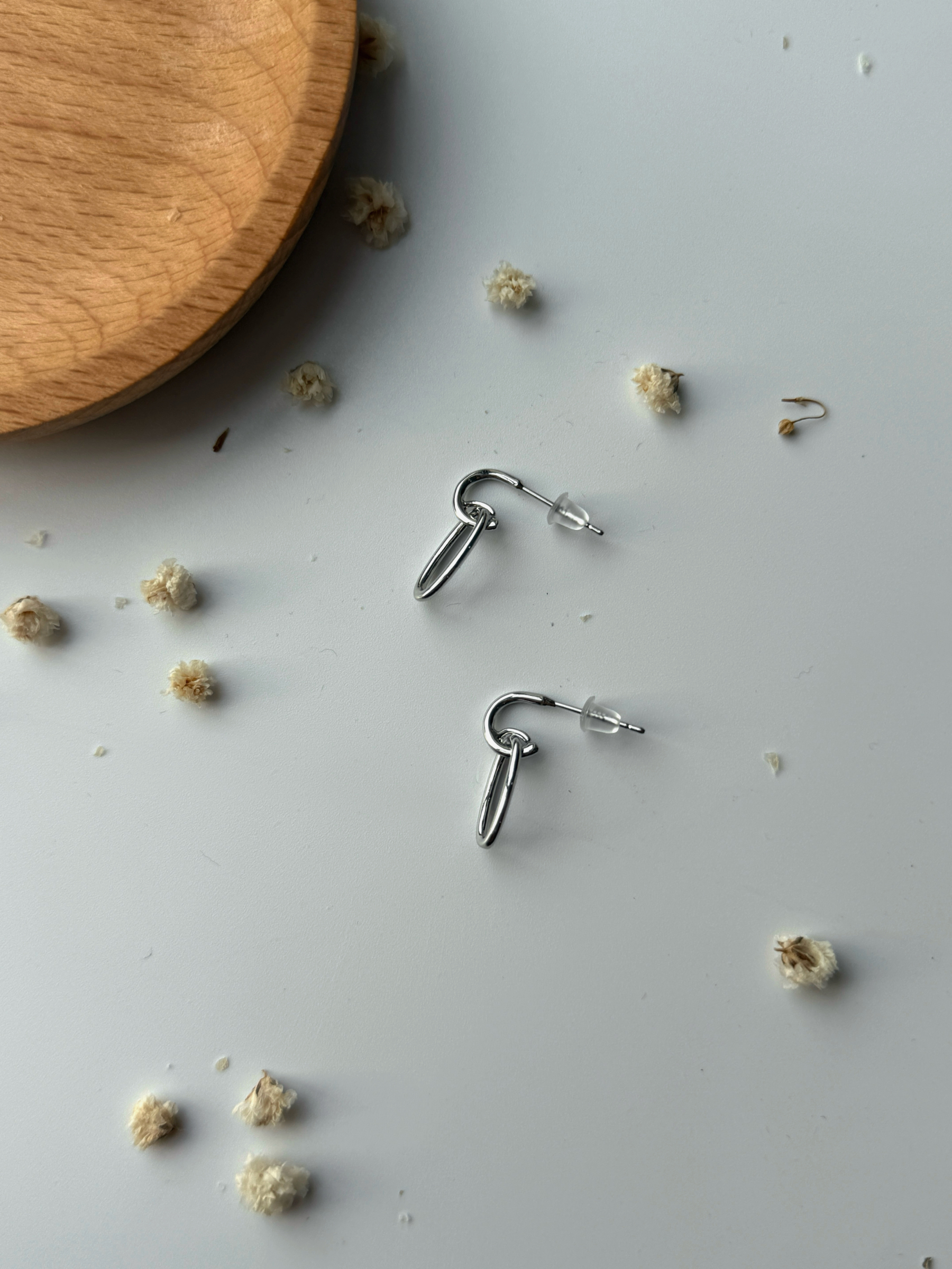 Hae-Eun Oval Hoop Earrings-The Black Bow-