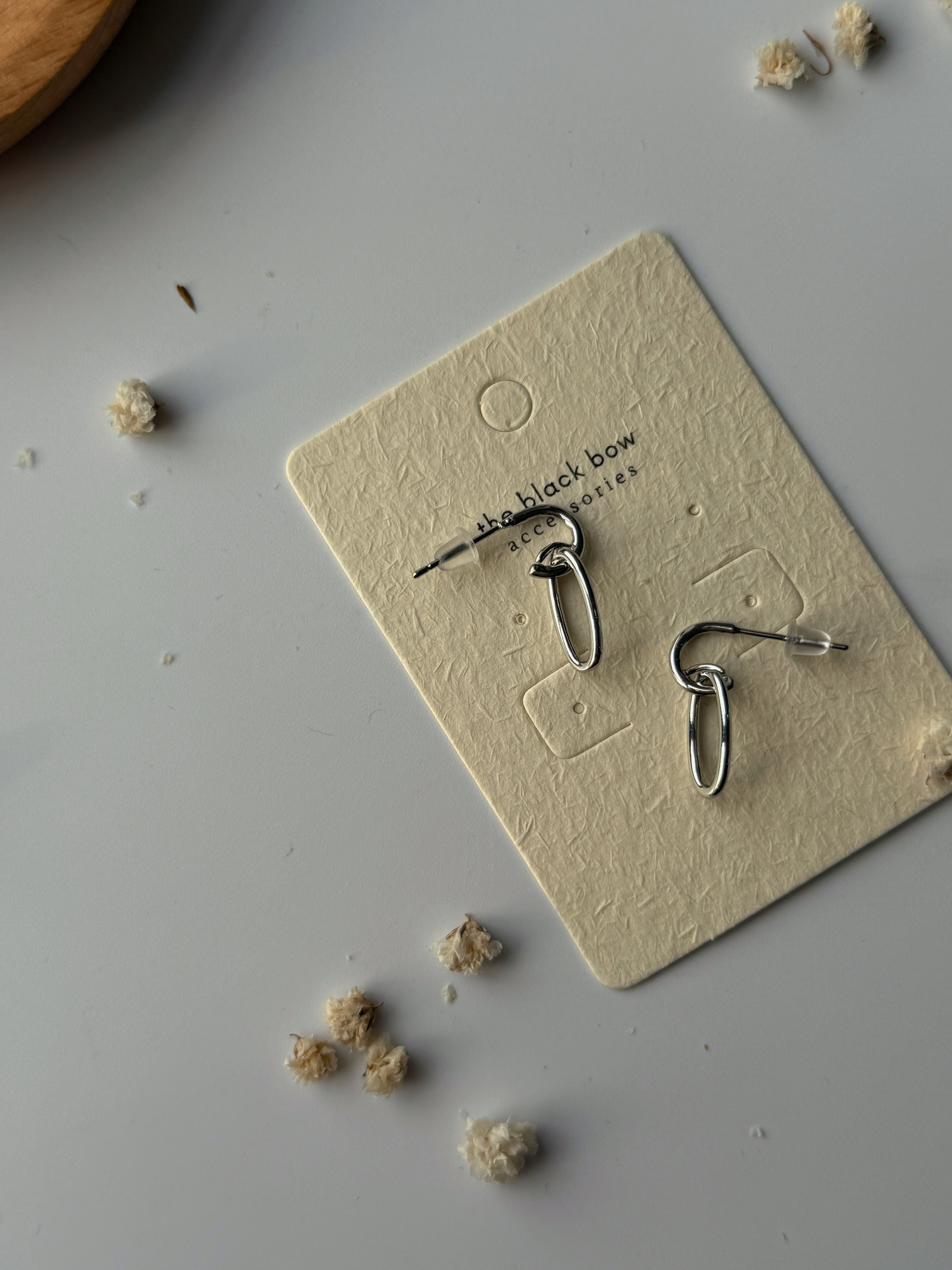 Hae-Eun Oval Hoop Earrings-The Black Bow-