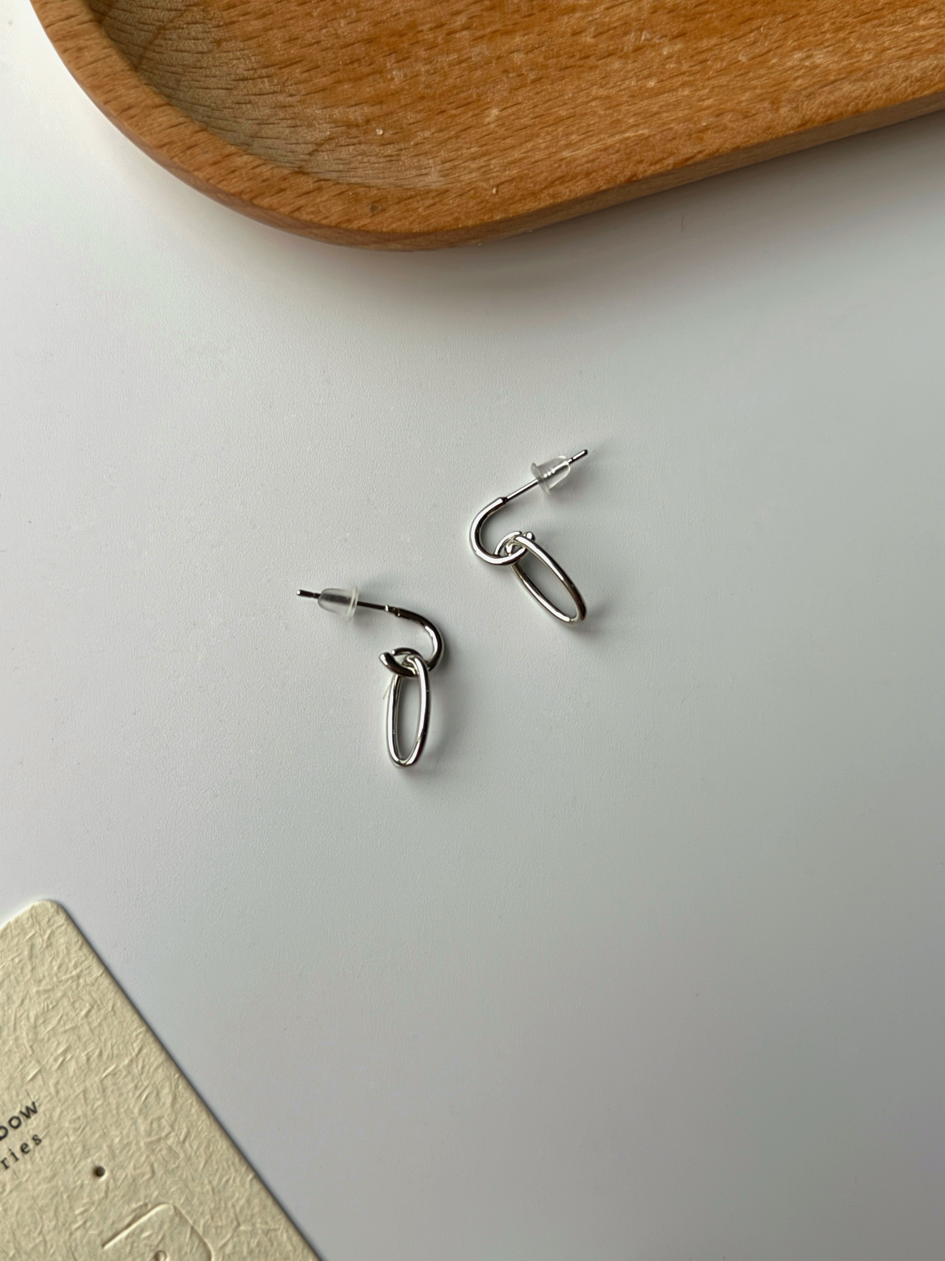 Hae-Eun Oval Hoop Earrings-The Black Bow-