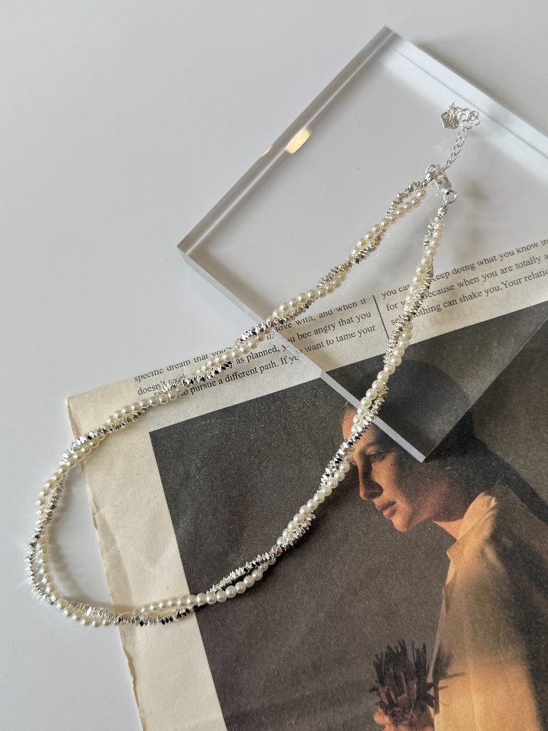 Min-Seo Double Layer Pearly & Shimmering Necklace