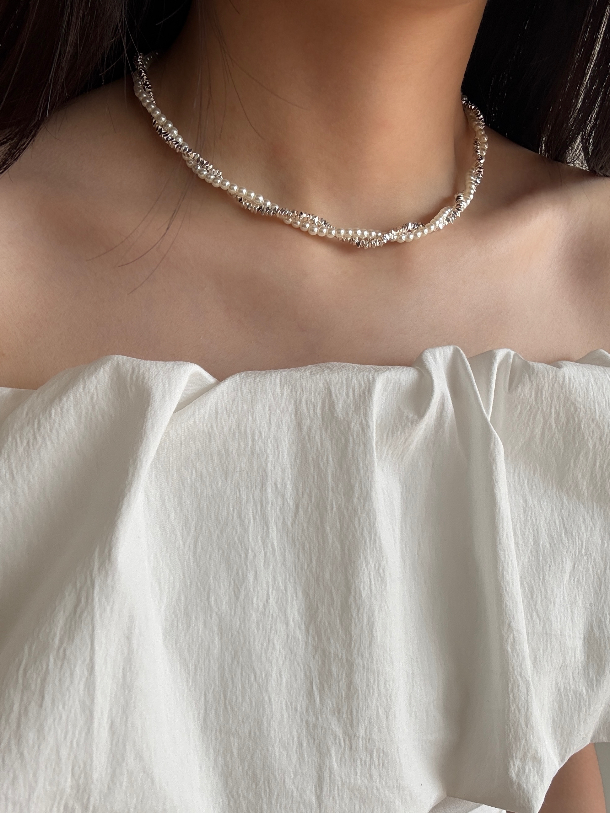 Min-Seo Double Layer Pearly & Shimmering Necklace