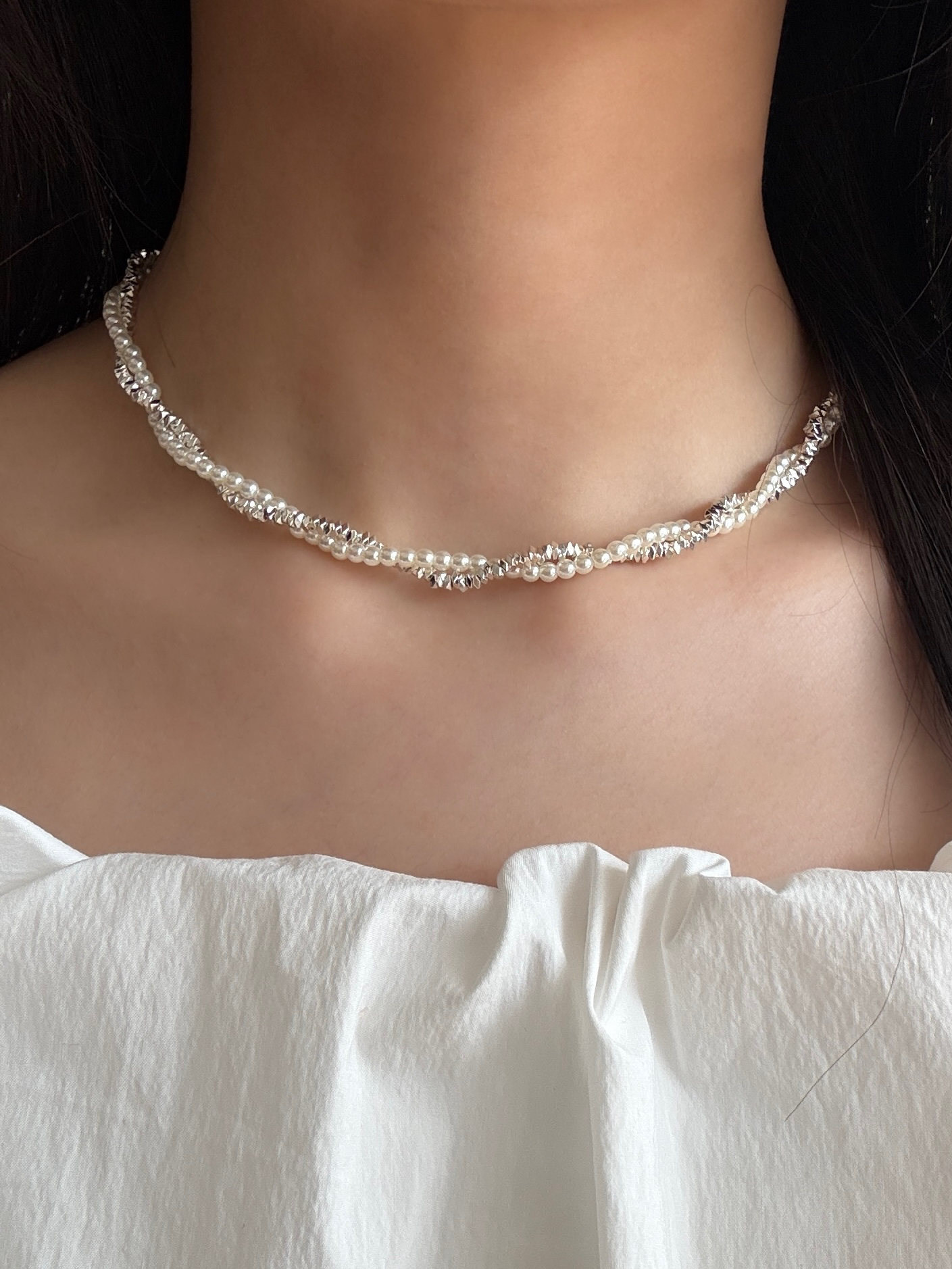 Min-Seo Double Layer Pearly & Shimmering Necklace