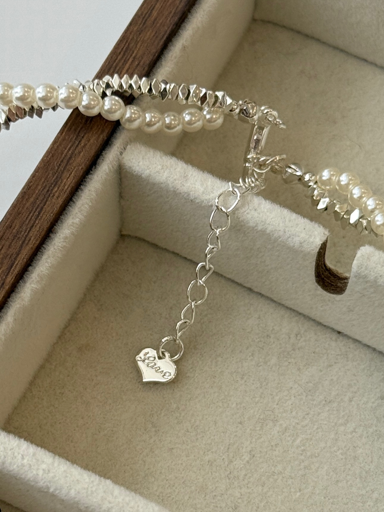 Min-Seo Double Layer Pearly & Shimmering Necklace