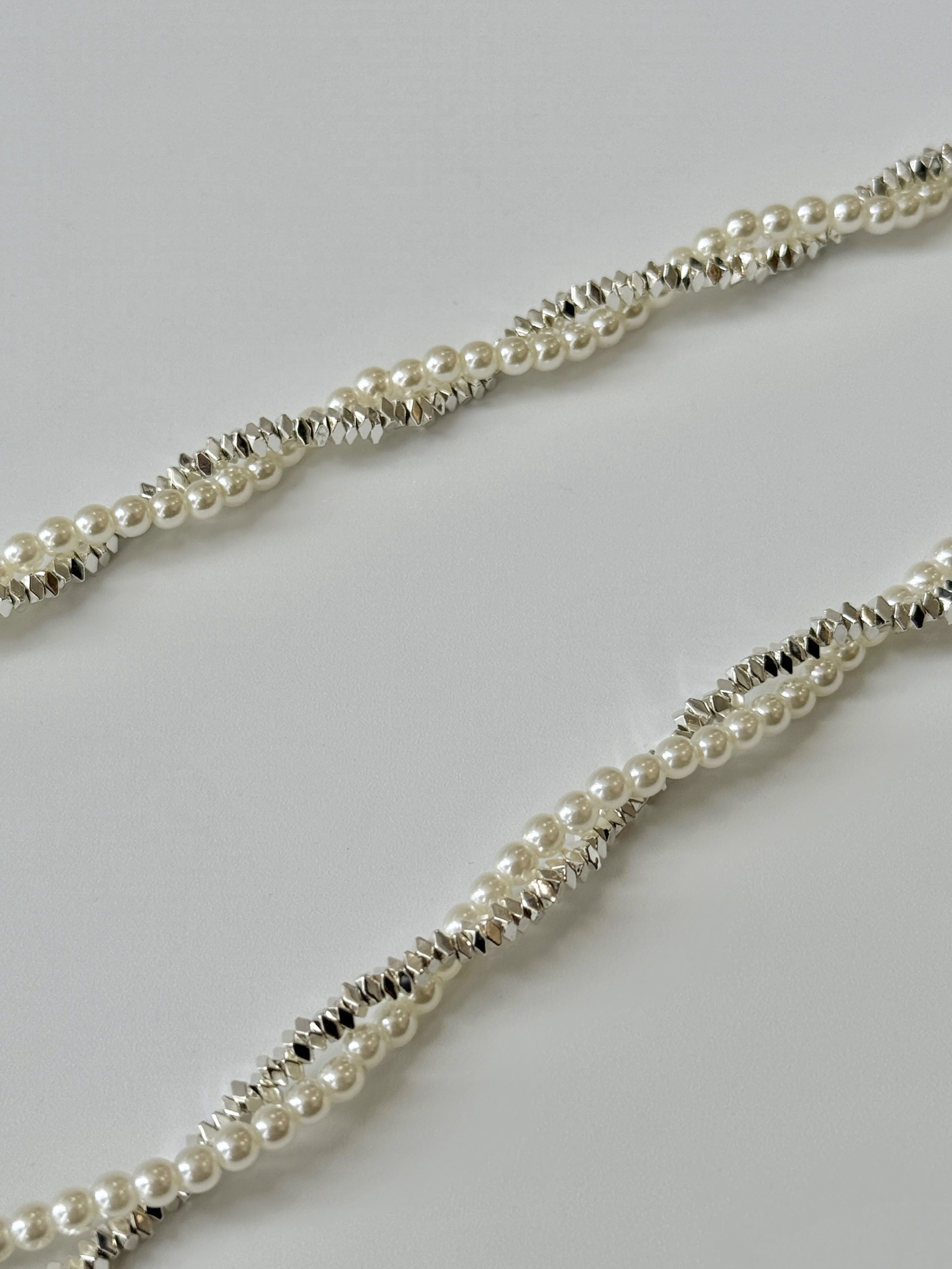 Min-Seo Double Layer Pearly & Shimmering Necklace