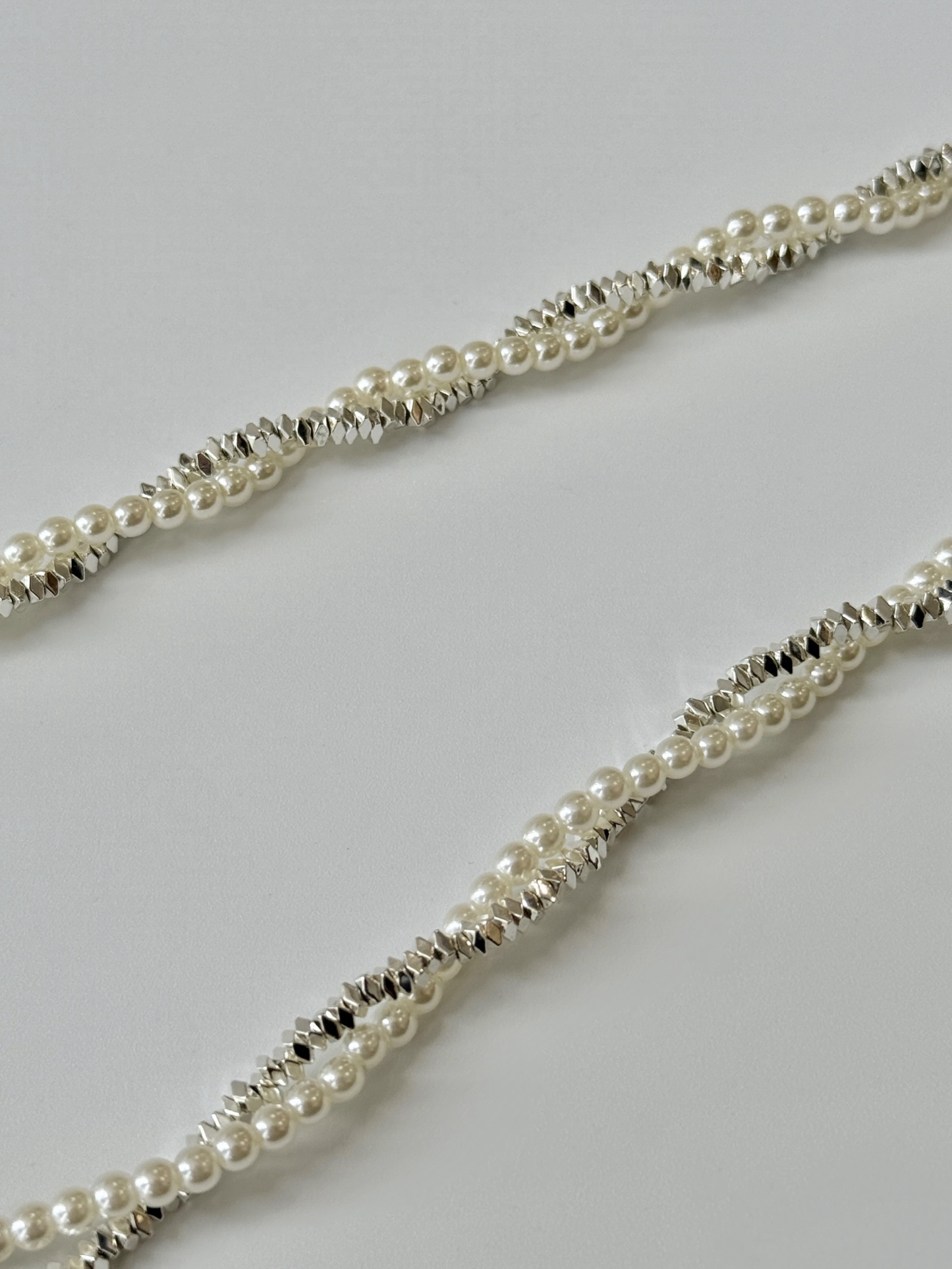 Min-Seo Double Layer Pearly & Shimmering Necklace