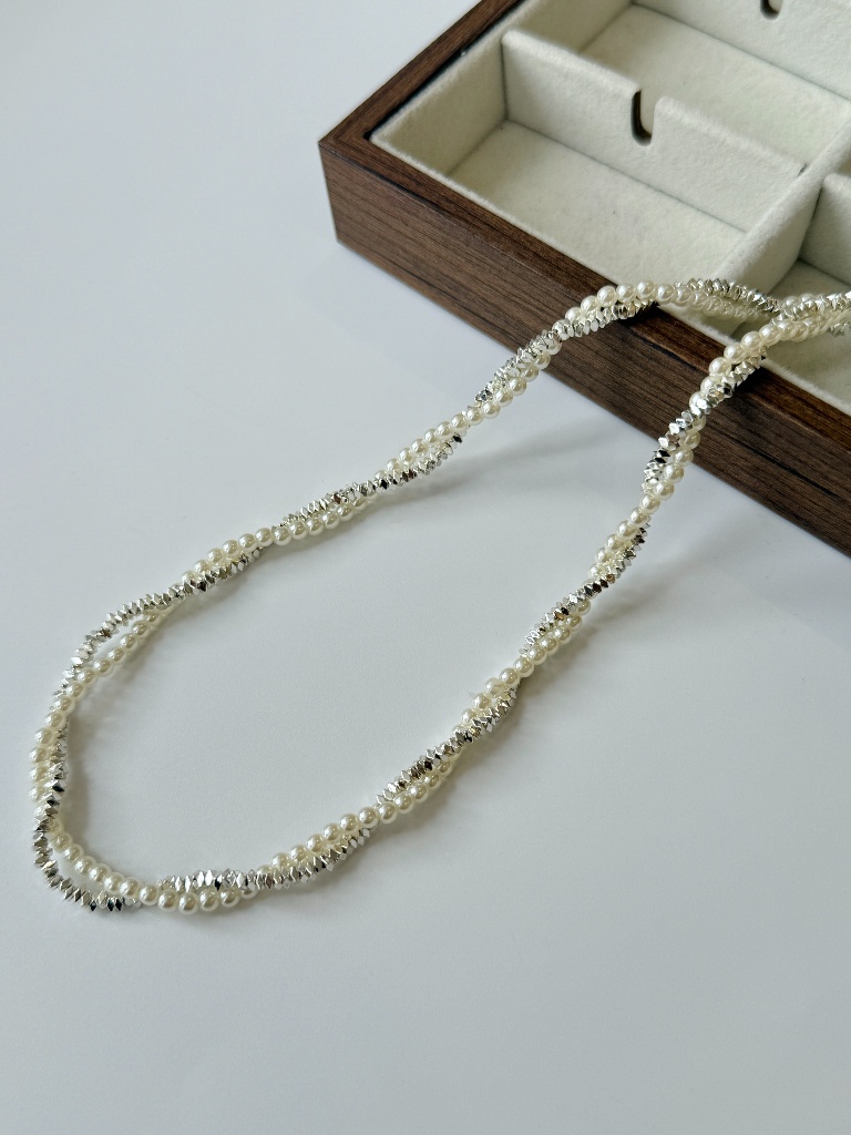 Min-Seo Double Layer Pearly & Shimmering Necklace
