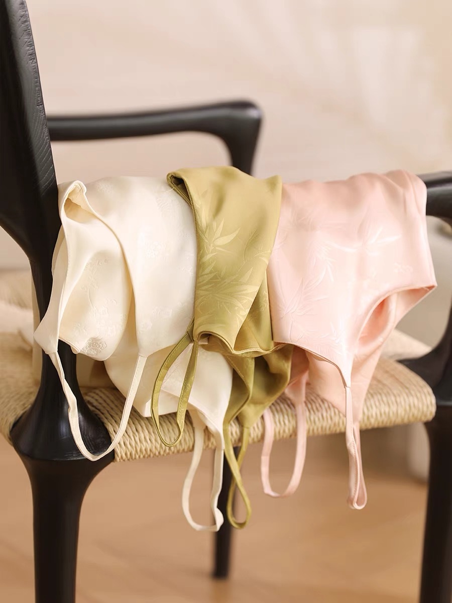 Hui Er Jacquard Oriental Cami Top-The Black Bow-