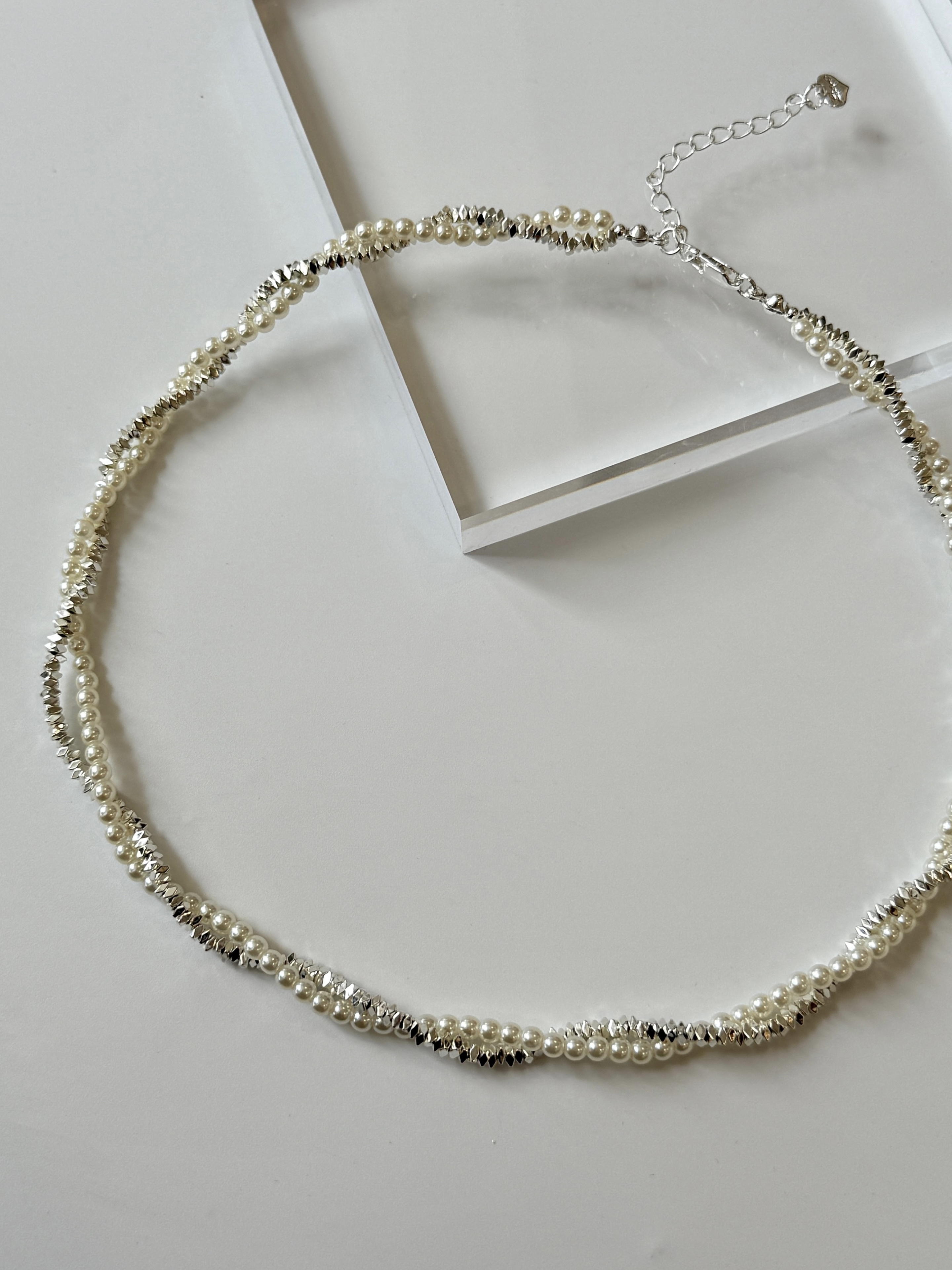 Min-Seo Double Layer Pearly & Shimmering Necklace