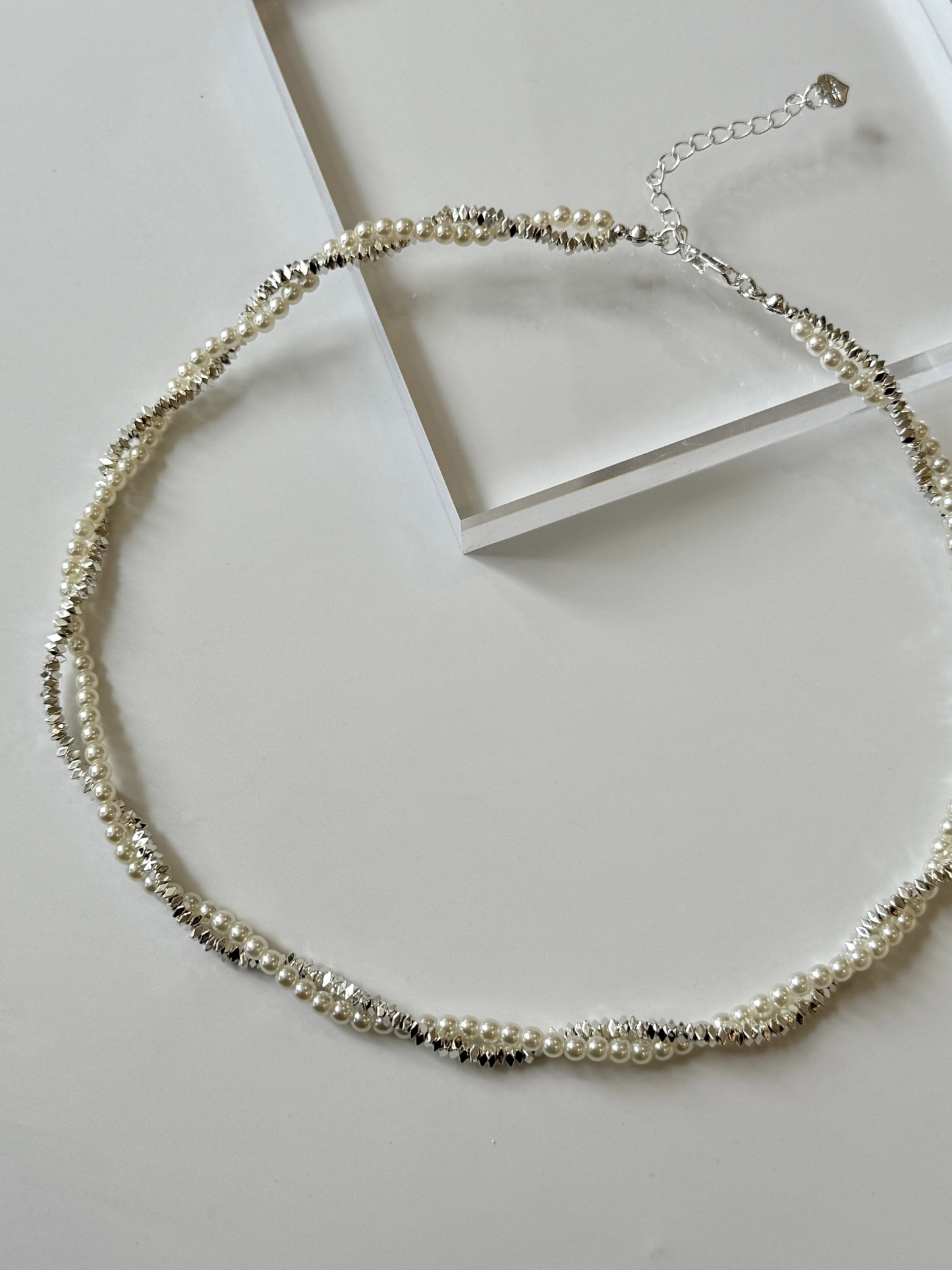 Min-Seo Double Layer Pearly & Shimmering Necklace