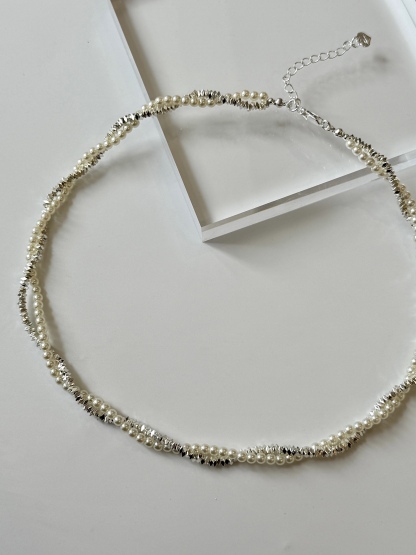 Min-Seo Double Layer Pearly & Shimmering Necklace