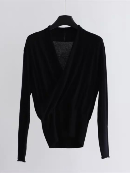 Eabha V-Collage Long Sleeve Top-The Black Bow-