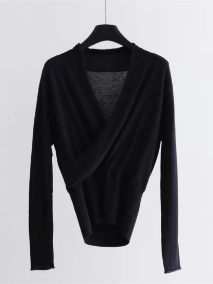 Eabha V-Collage Long Sleeve Top-The Black Bow-