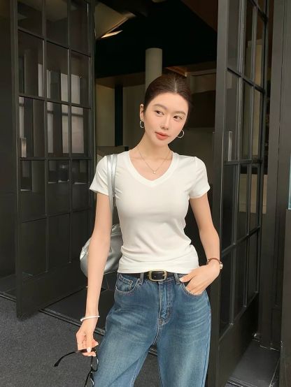 Dottie V-Neck Fitted Tee 