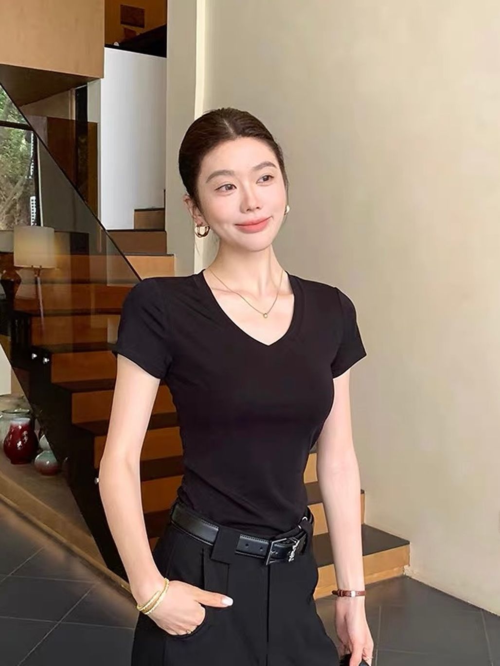 Dottie V-Neck Fitted Tee 
