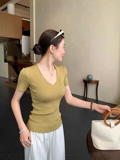 Daelyn V-Neck Lyocell Top