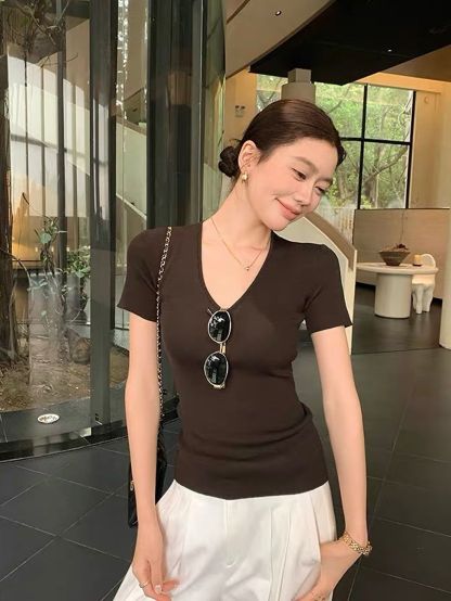 Daelyn V-Neck Lyocell Top