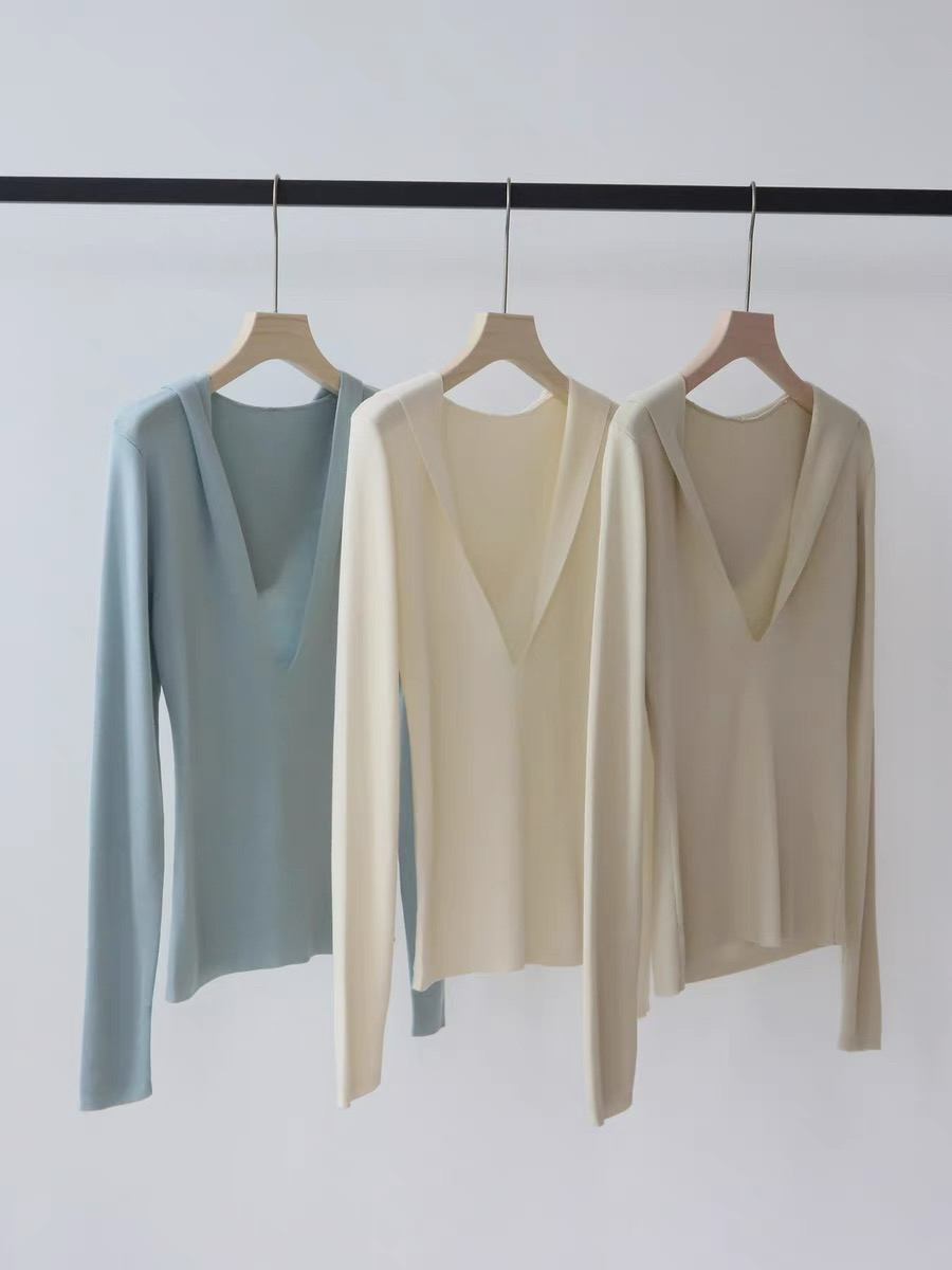 Eliza Deep V Knit Hoodie-The Black Bow-